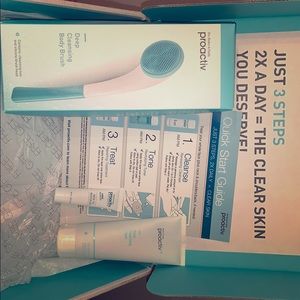 Proactive deep cleaning brush with wash